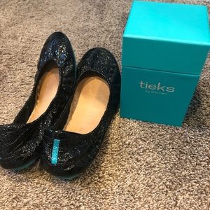 Tieks bundle red and black